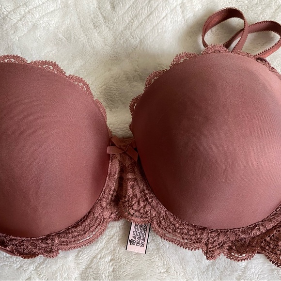 Victoria Secret. Lace bra in 34C - Picture 2 of 5